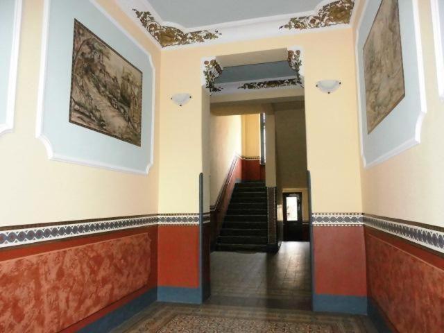 Sehr-schoene-4-raum-maisonette-fewo-mit-110qm-balkon-zentral-preiswert-t7 Apartment Dresden